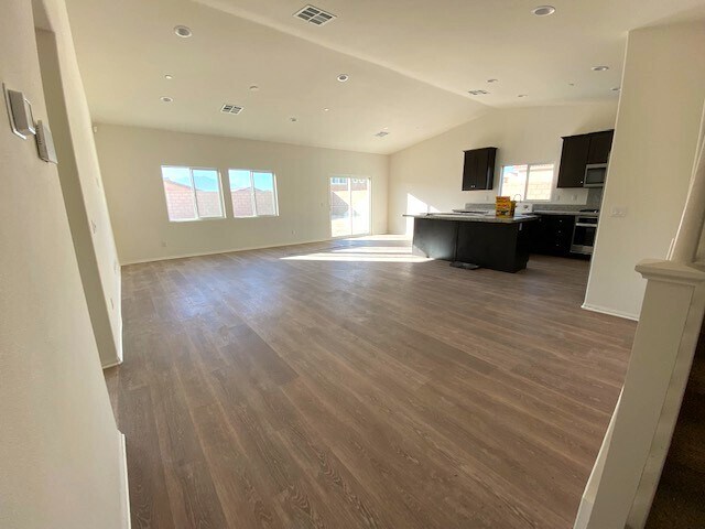 Foto del edificio - 44159 Le Blanc Ct