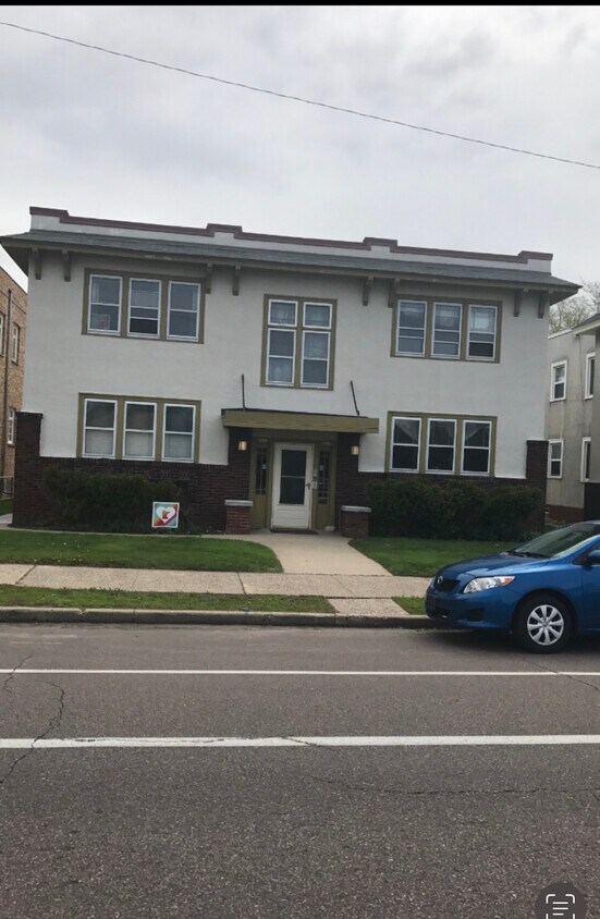 Foto principal - 3919 Chicago Ave