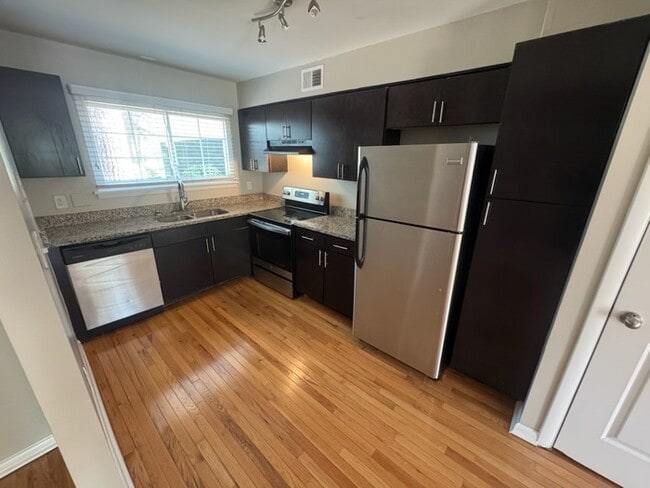 Building Photo - Spacious 2 Bedroom 1.5 Bath townhome available. ?