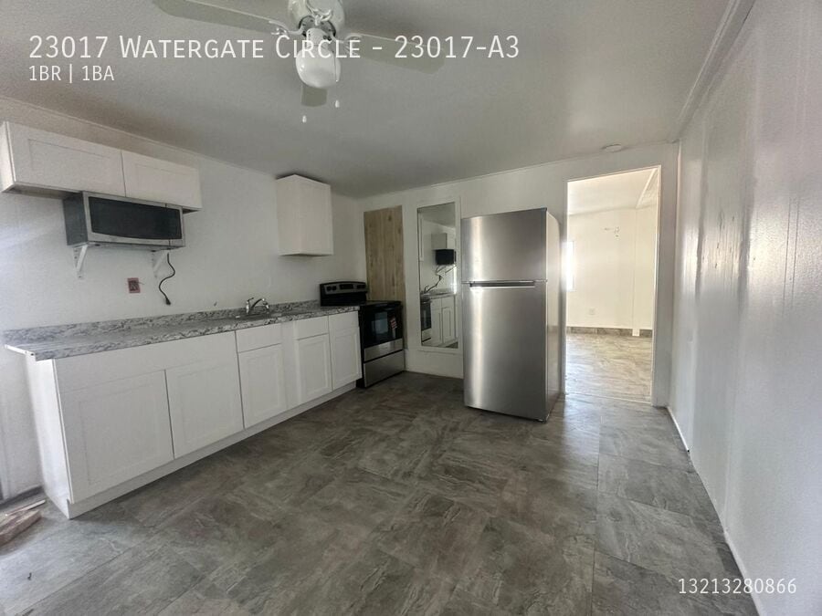Primary Photo - 23017 Watergate Cir