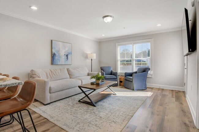 Foto del edificio - Modern 2-Bed, 2-Bath Single-Level Townhome in Conover – Pet-Friendly Community!