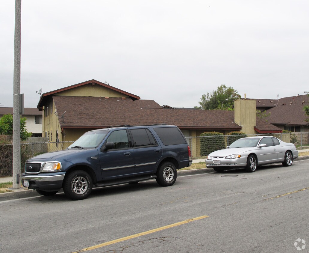 Building Photo - 2005 S Wilcox Ave