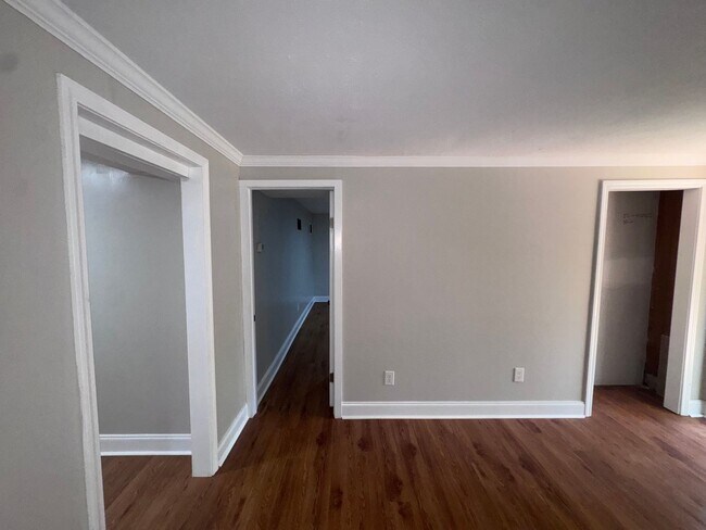 Foto del edificio - 308 W 5th St