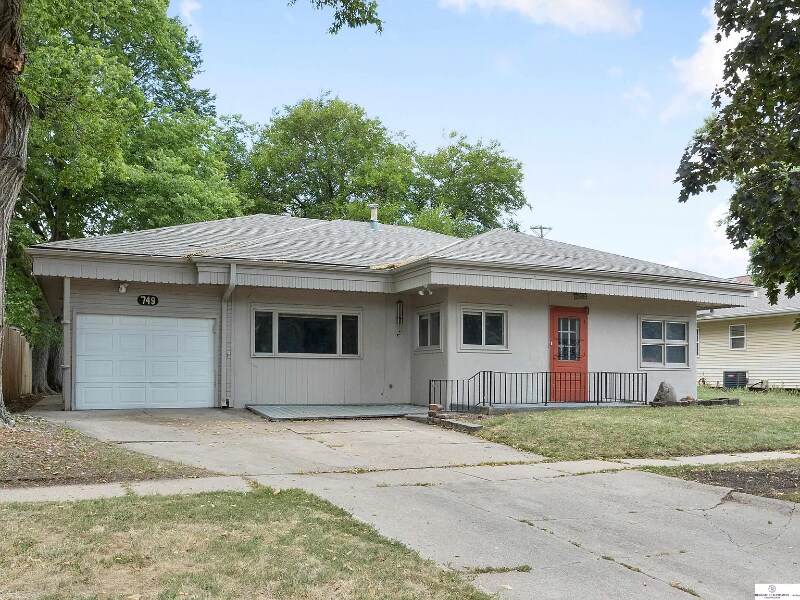 Primary Photo - 749 N Logan St