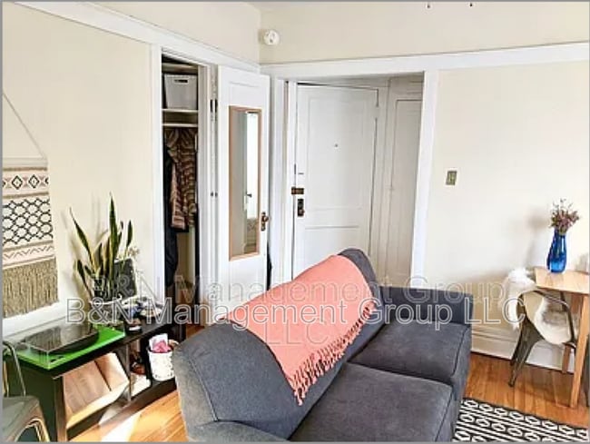 Photo - 1061 W Dakin St Apartment