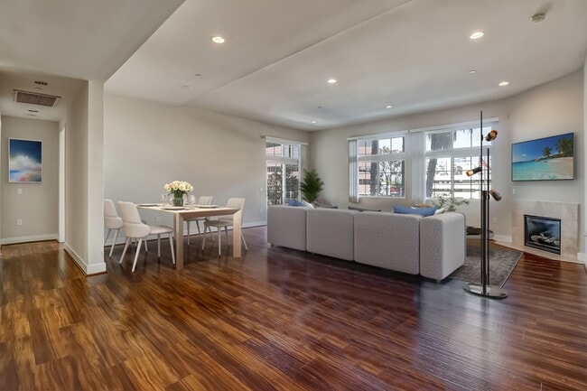 Building Photo - Axis 2300