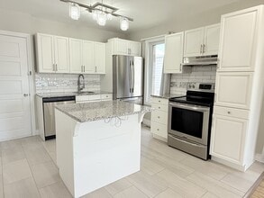 Building Photo - 1396 Lillian Ave