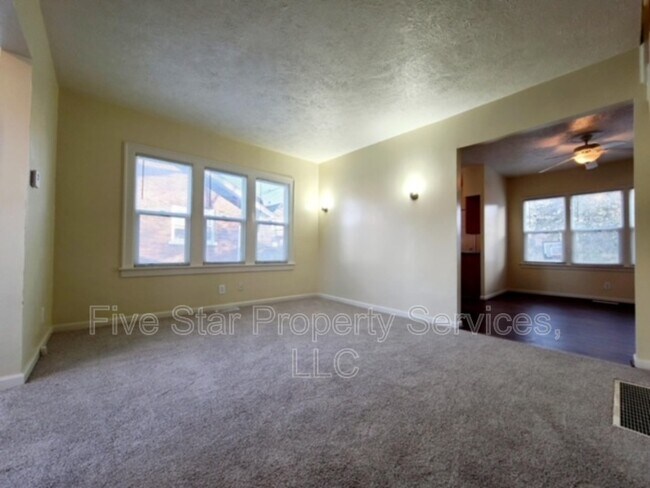 Foto del edificio - 514 E Oak St
