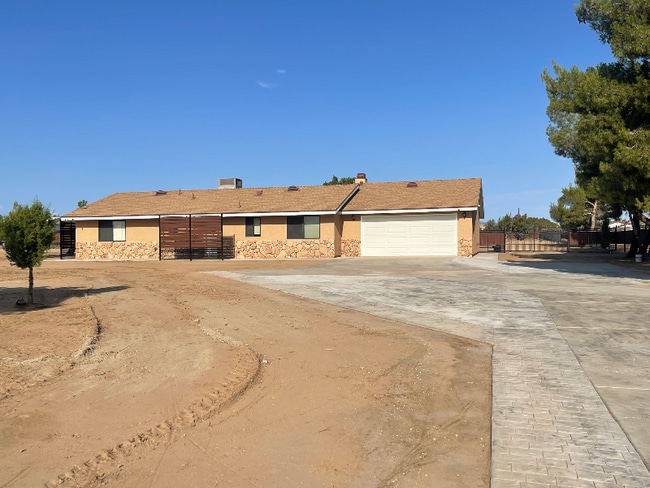 Building Photo - 8560 Oakwood Ave
