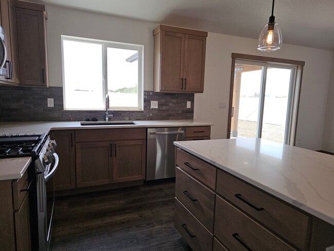 Building Photo - Brand New Beautiful 4 bedroom Home in Rathdrum!