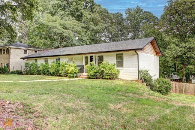 Building Photo - 2170 Edgemore Dr SE