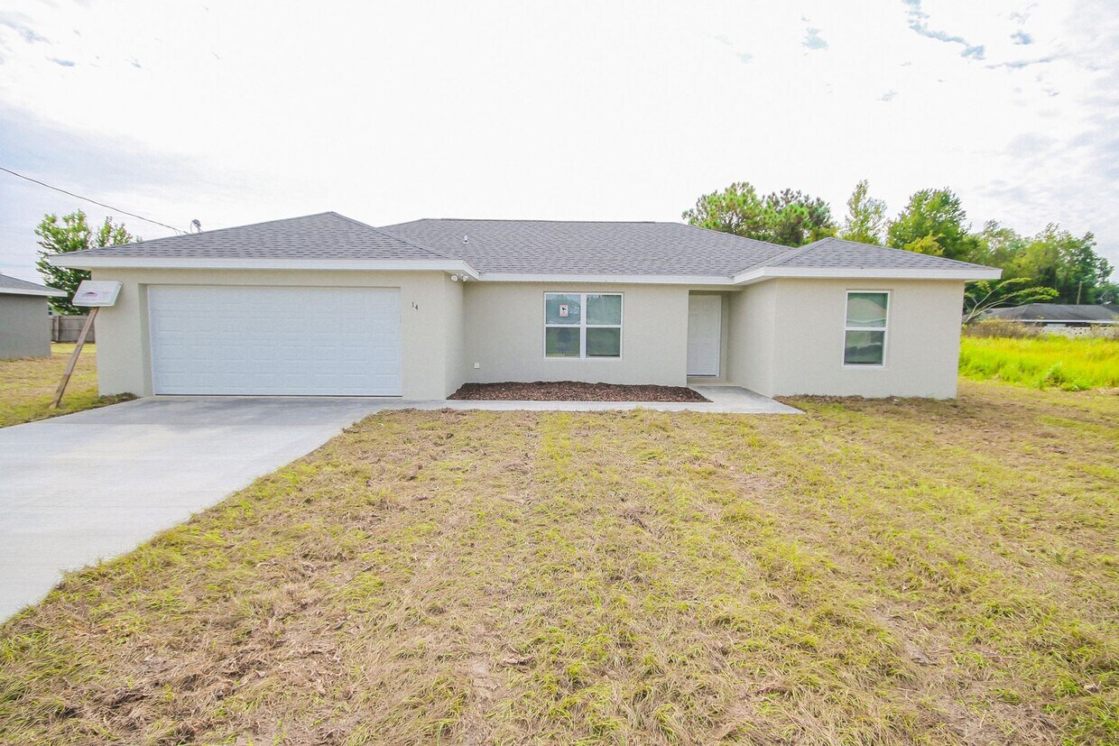 Foto principal - Beautiful 3 Bedroom, 2 Bathroom Home in Si...