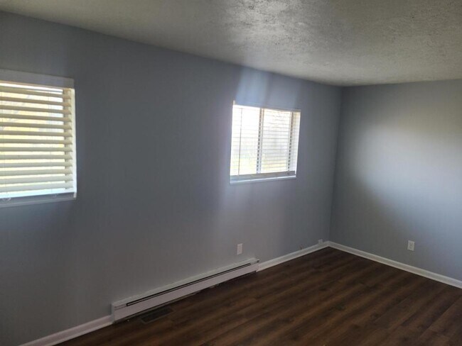 Building Photo - 1910 Larkswood Dr