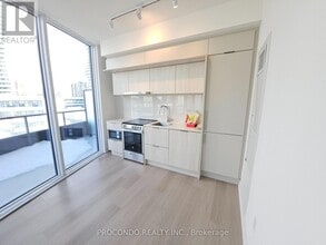 Building Photo - 448 Burnhamthorpe Rd W