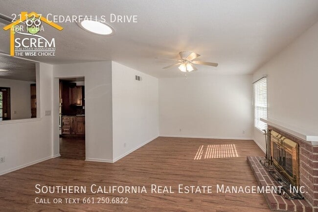 Building Photo - Four Bedroom Plus Bonus Room Home in Santa...