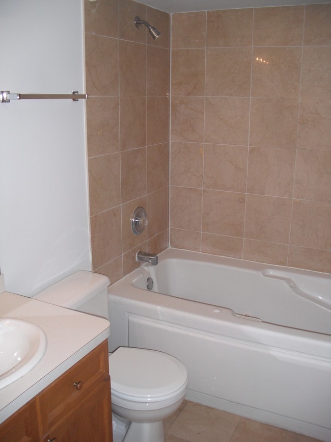 Bathroom - 1670 N Claremont Ave
