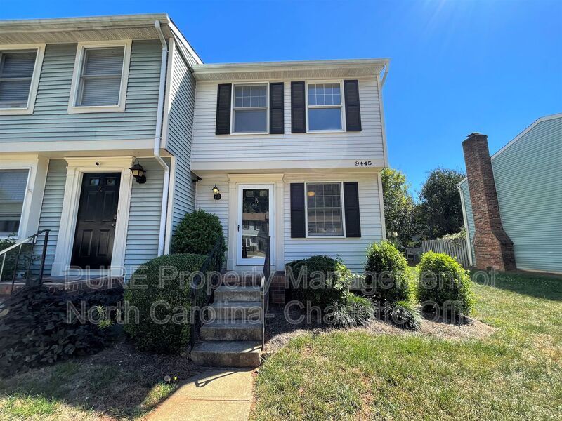 Primary Photo - 9445 Lexington Cir