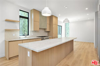 Building Photo - 428 Arnaz Dr