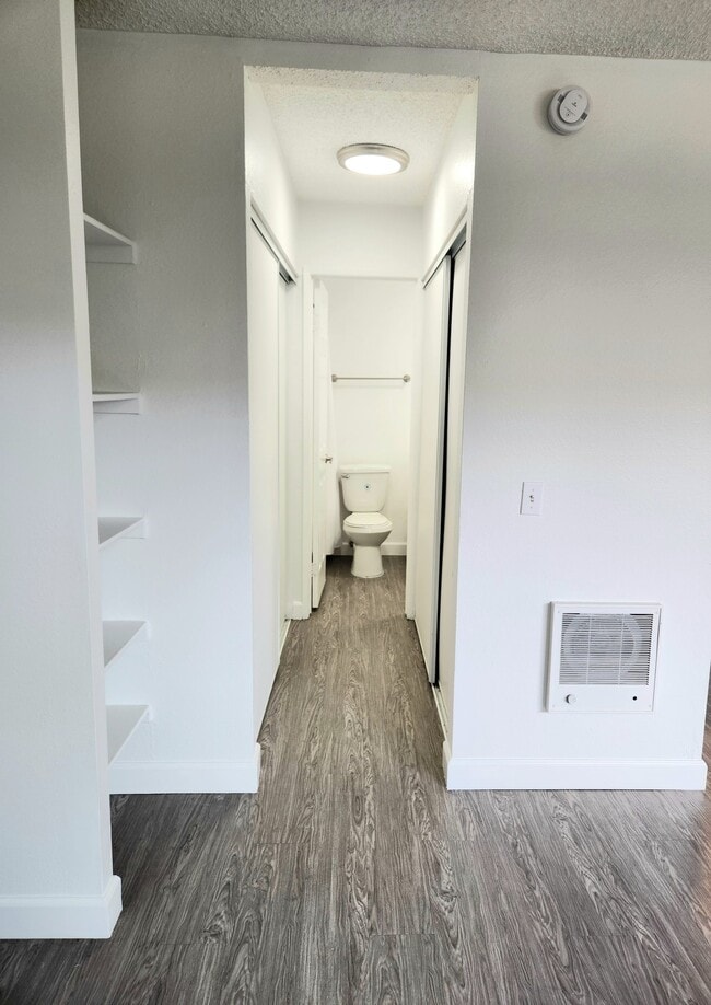 Foto del edificio - 8726 Independence Ave