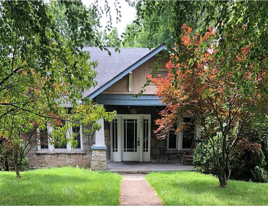 Foto principal - 913 Bradford Ave