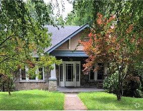 Building Photo - 913 Bradford Ave