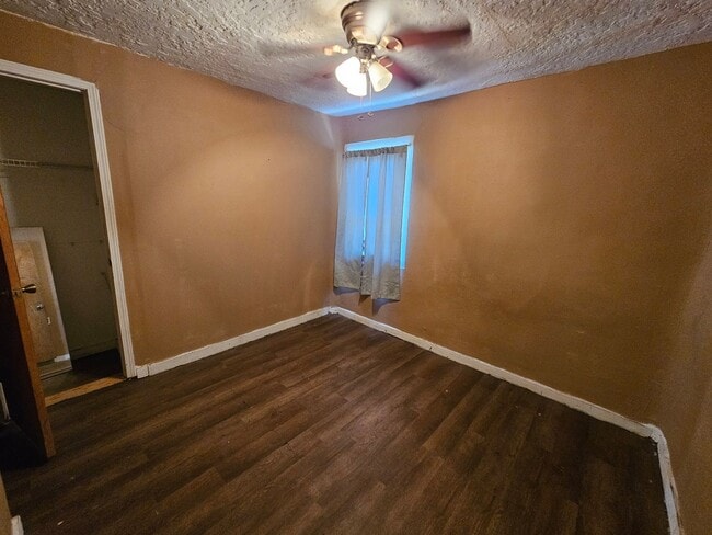 Building Photo - 2 Bedroom/2 Bath Home with Refrigerated Ai...