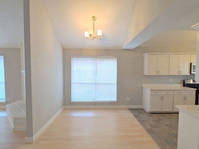 Foto del edificio - 15215 Peachmeadow Ln