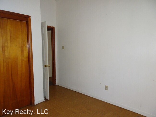 Building Photo - 3 br, 1 bath House - 2914 Sabine Dr.