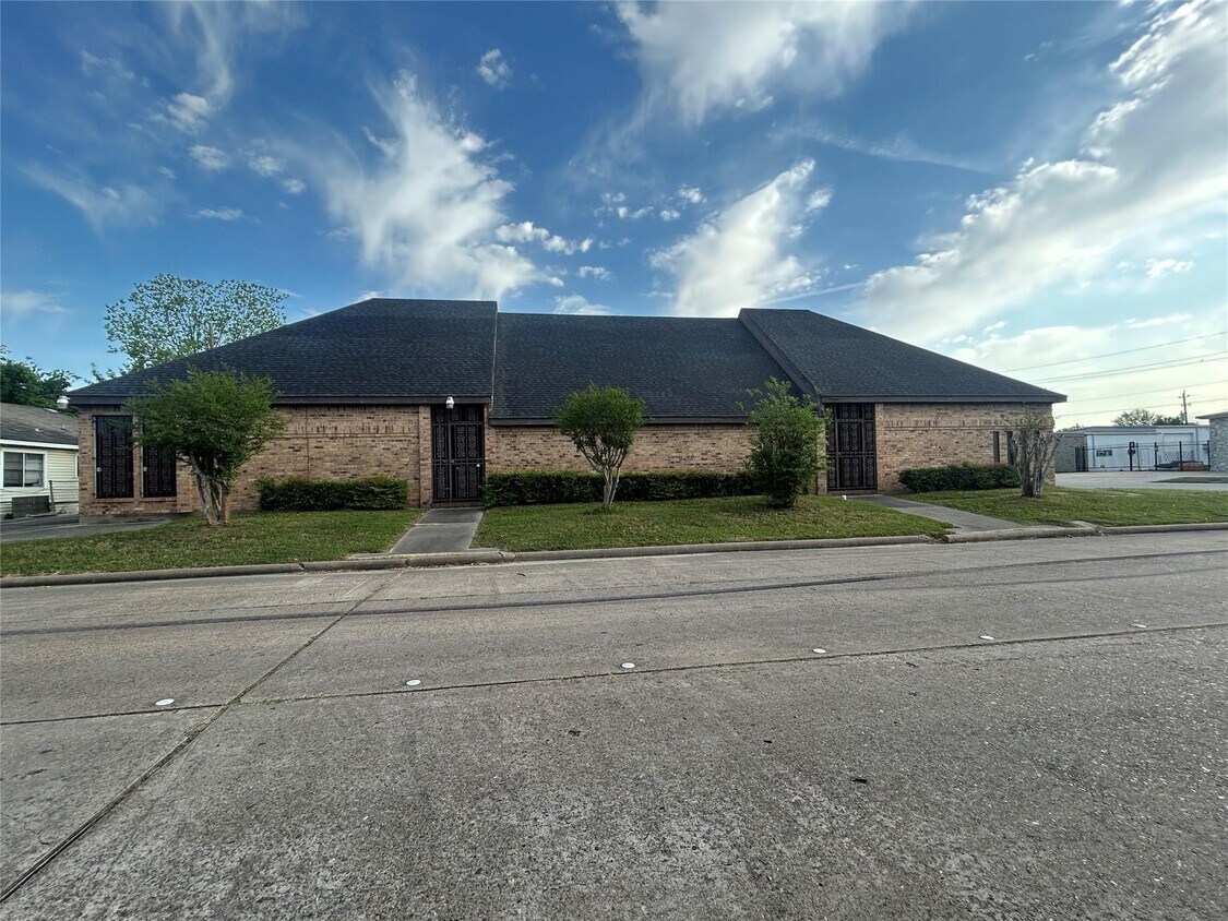 Foto principal - 7555 Morley St