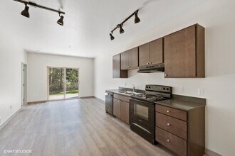 Building Photo - 718 Edgewood Pl