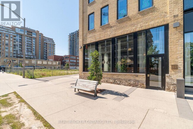 Photo du bâtiment - 181 King St S