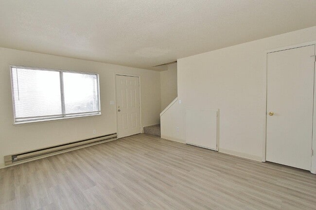 Building Photo - 215 E Bird Ave