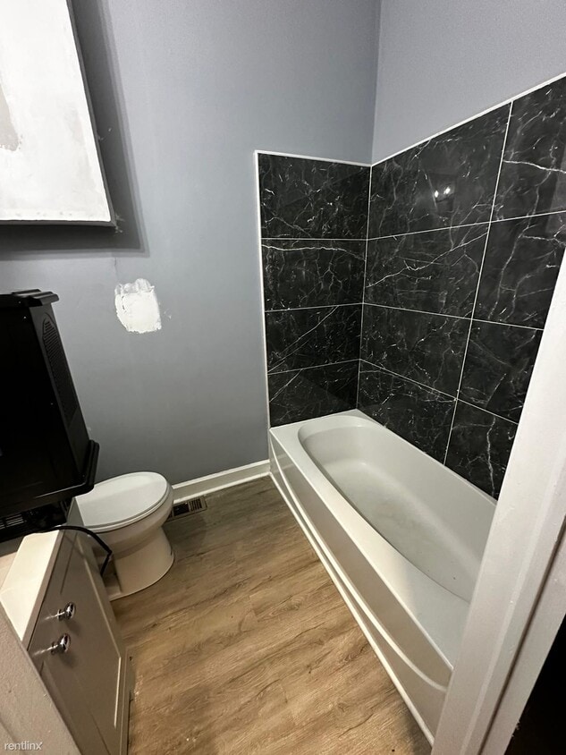 Primary Photo - 3 br, 1.5 bath House - 722 N Mount St Apt 2
