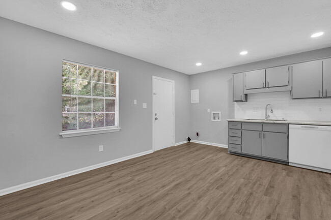 Building Photo - 111 E Mell St