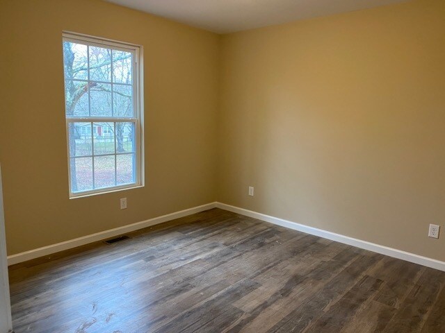 Building Photo - 208 Blue Spring Cir