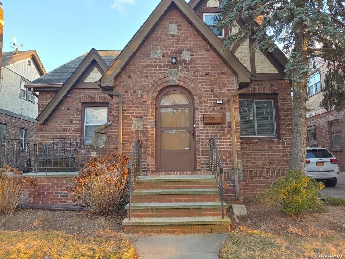 124 S 3rd St, New Hyde Park, NY 11040 Apartment for Rent in New Hyde