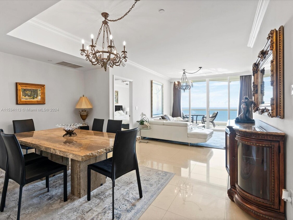 Foto principal - 17875 Collins Ave