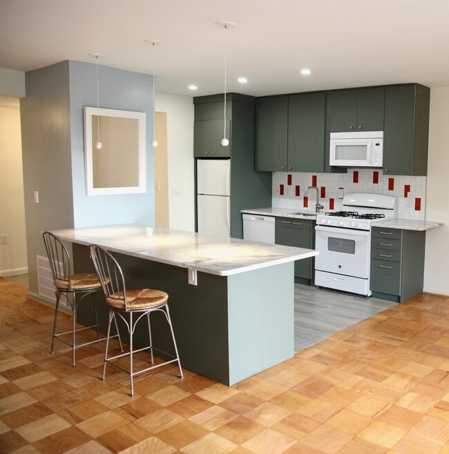 Kitchen/ Dining Area - 102 Cross Keys Rd