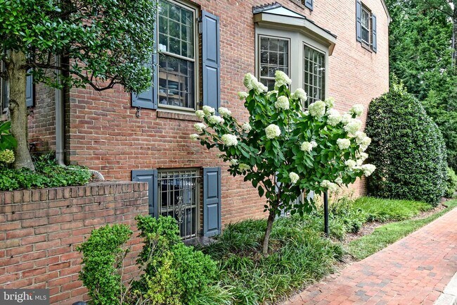 Foto del edificio - 5153 Westbard Ave