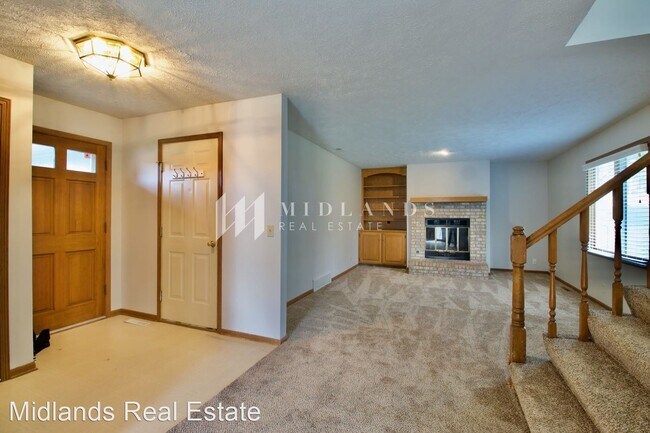 Building Photo - 3 br, 2.5 bath House - 1611 S 168th Avenue