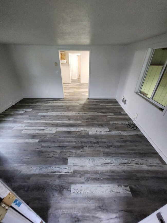 Foto del edificio - Charming 3-Bedroom with fresh new interior!