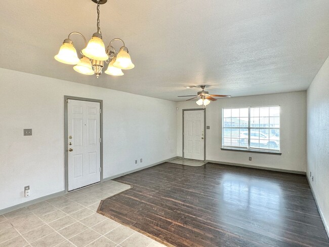 Building Photo - 4304 Elms Run Cir