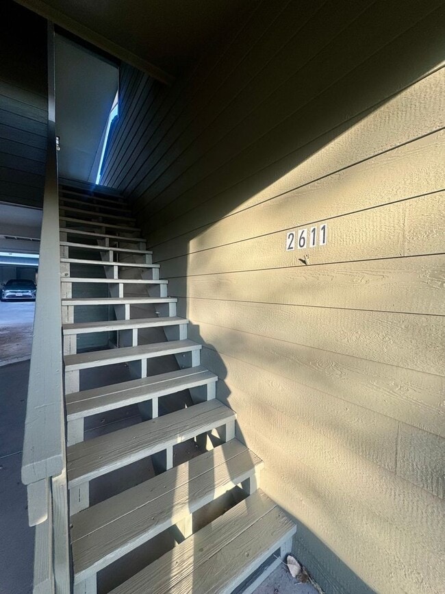 Building Photo - Updated 2 Bedroom CONDO with AC, centrally located