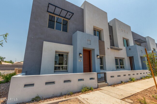 Foto del edificio - 733 E Commonwealth Ave