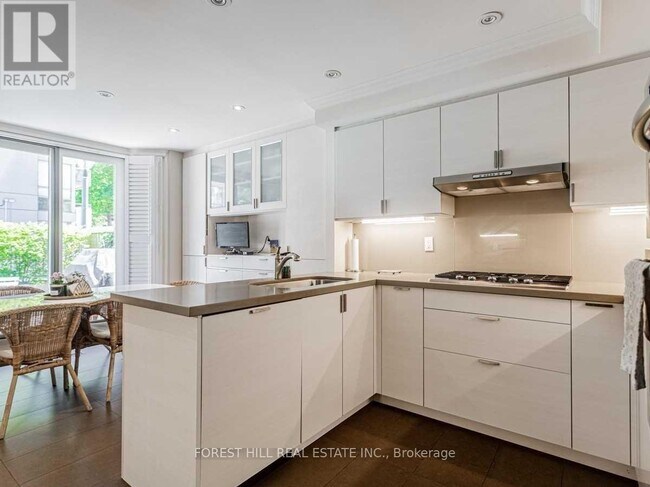 Building Photo - 49 Lower Village Gate