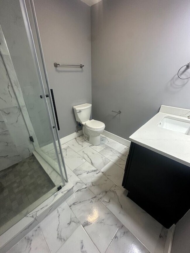 Building Photo - Stunning Fully Remodeled Home in Oakland –...