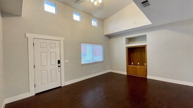 Foto del edificio - Single Level 4-Bedroom with 3-Car Garage in Berry Gardens