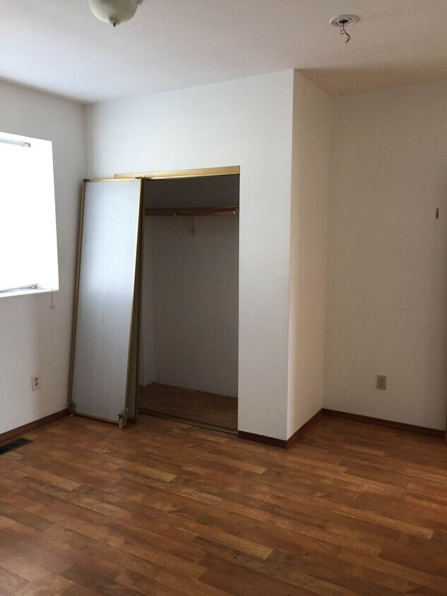 Foto principal - 121 W 1st St