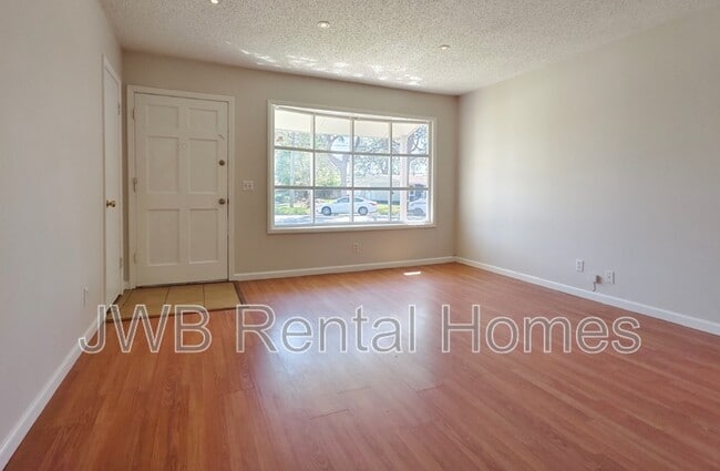Building Photo - 4546 Revelstoke Dr