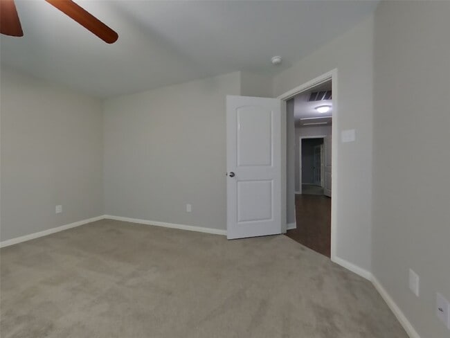 Building Photo - 2322 Oyster Bay Ave